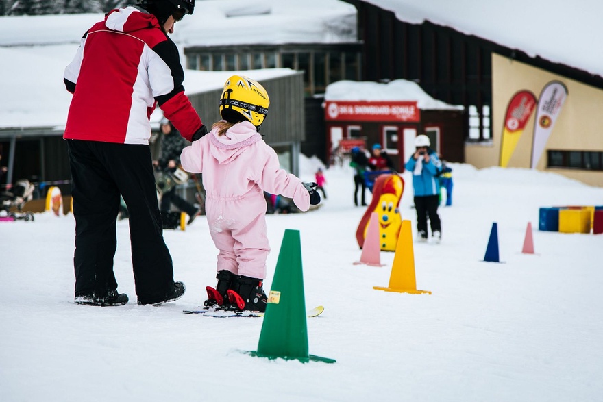 Kinder in der Skischule